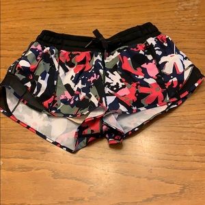 Lululemon 2.5” Hotty Hot Short